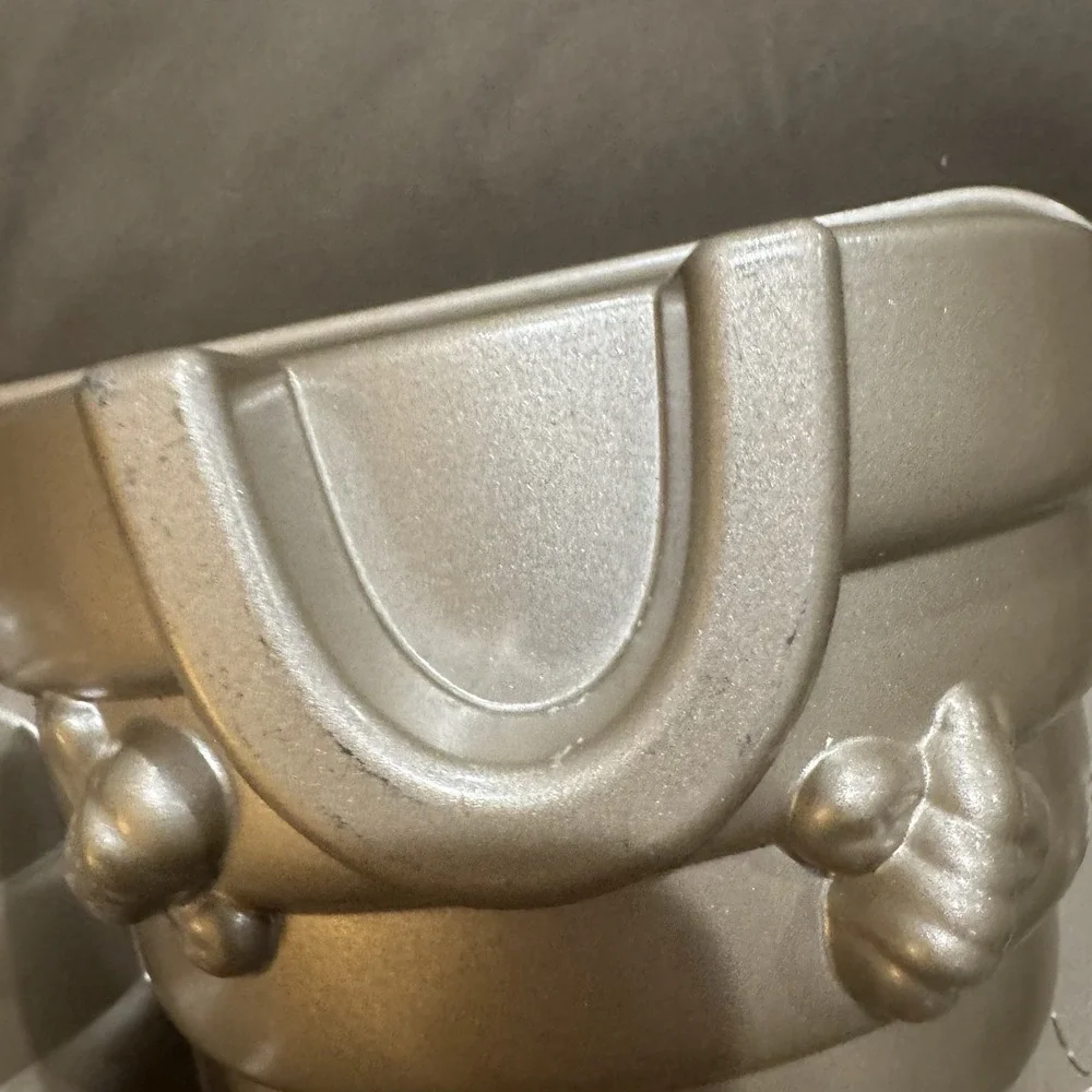 Nordic Ware 3D Beehive Cake Mold 10 Cup Cast Aluminum Pan Bee Hive USA MADE